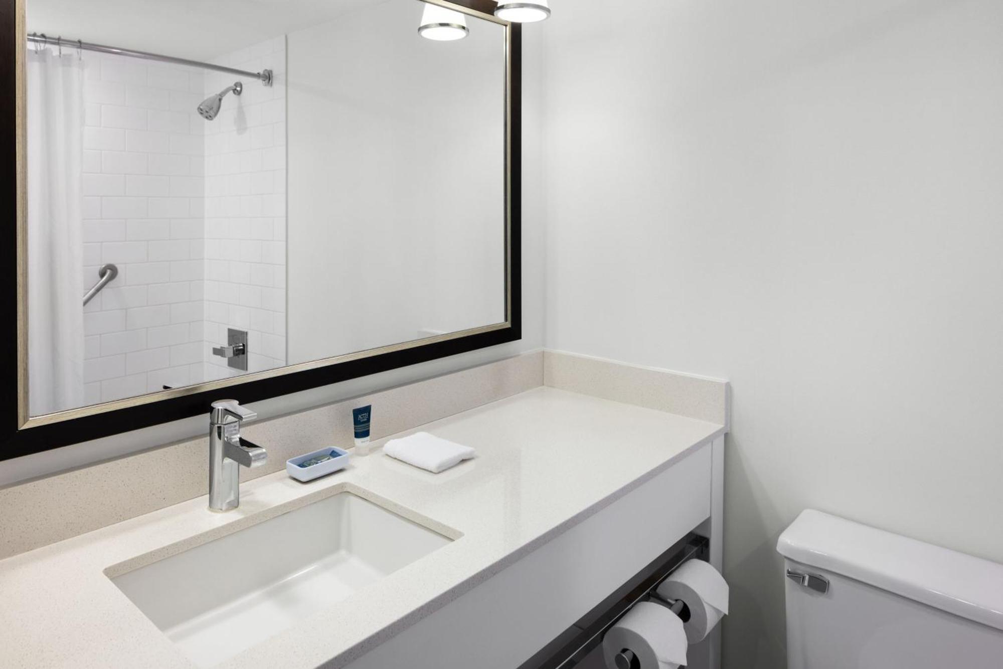 Four Points By Sheraton Edmonton South Екстер'єр фото