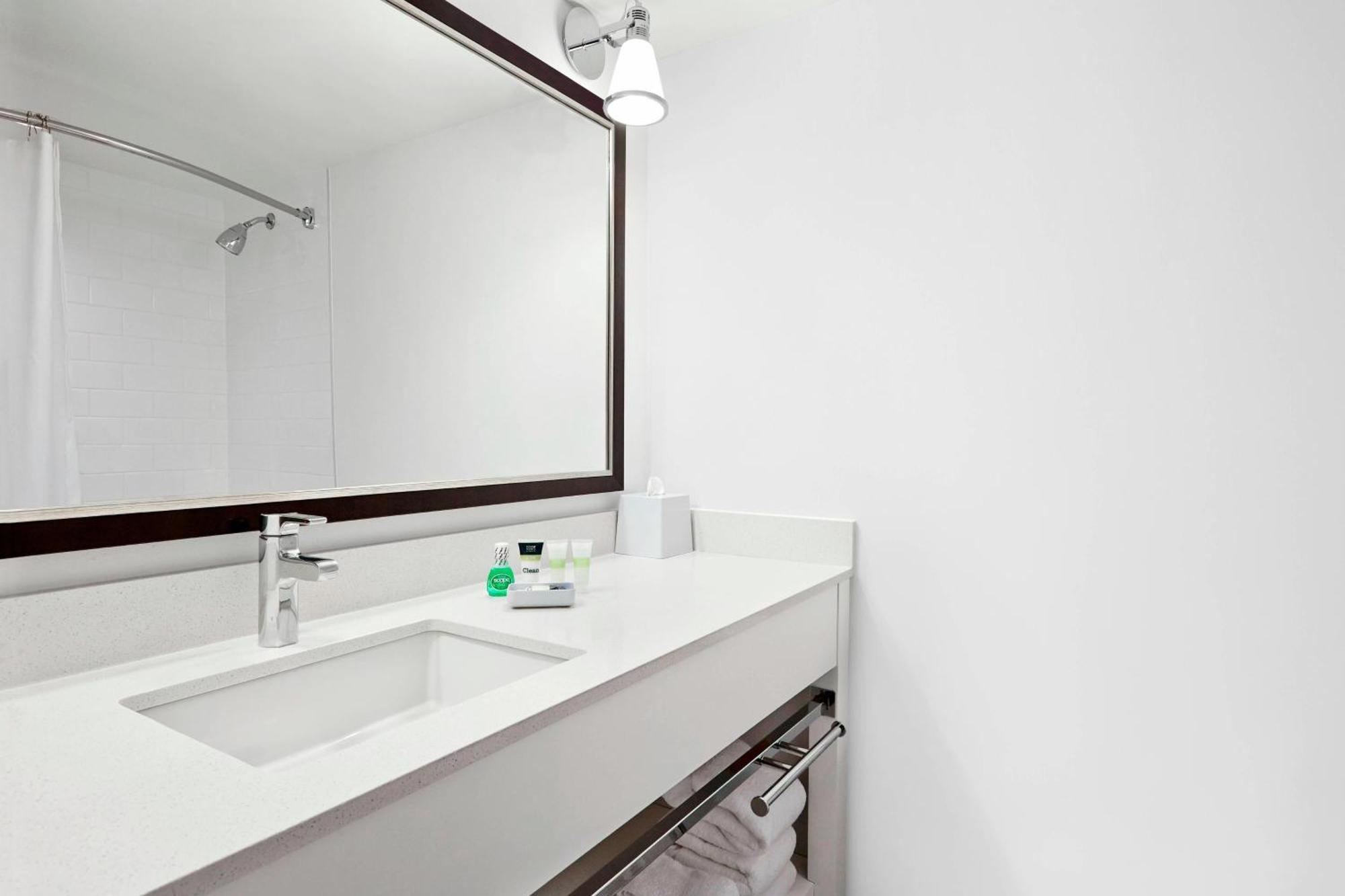 Four Points By Sheraton Edmonton South Екстер'єр фото